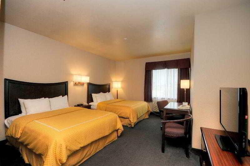 Baymont By Wyndham Clute Lake Jackson Habitación foto