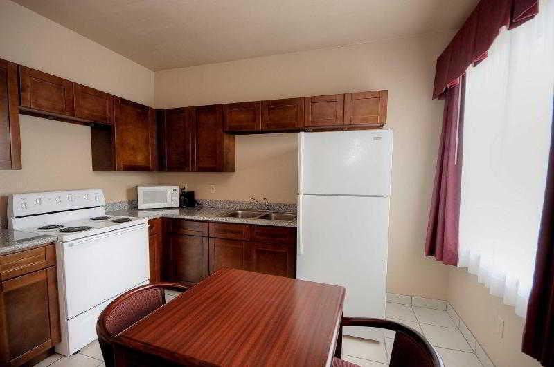 Baymont By Wyndham Clute Lake Jackson Habitación foto